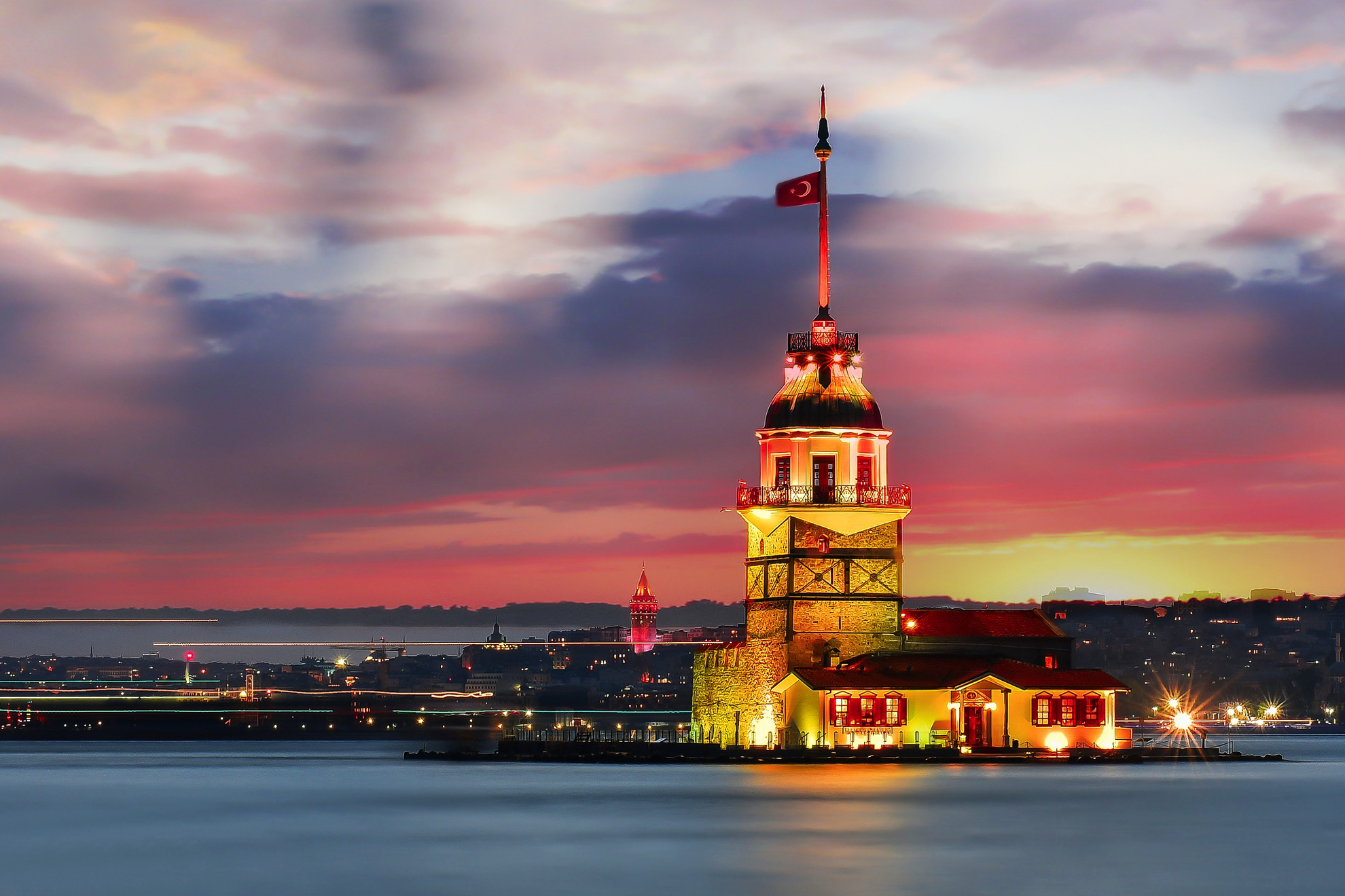  Истанбул - величието на една империя - Къз Кулеси (Момината кула), Босфора, Истанбул, Турция - Kız Kulesi (The Maiden's Tower or Leander's Tower), Bosphorus, Istanbul, Turkey